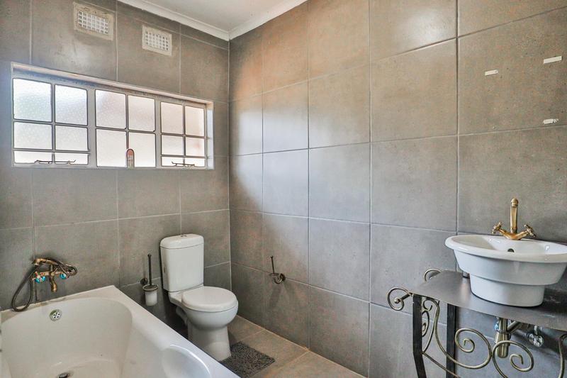 5 Bedroom Property for Sale in Broederstroom North West